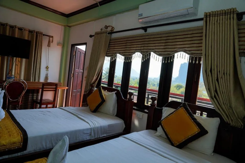 Twin Room with City View — Bountang Mountain View Riverside Hotel